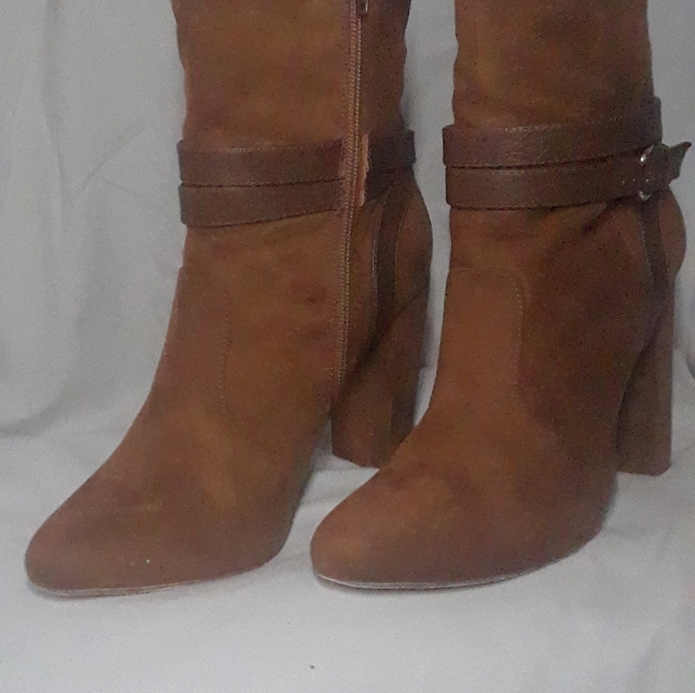 Shoes - Picture 7 of 8